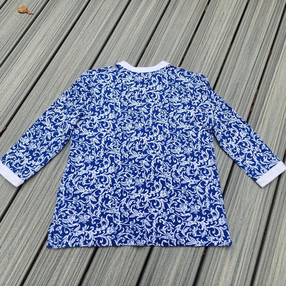 L blue/white scroll top - Picture 2 of 14